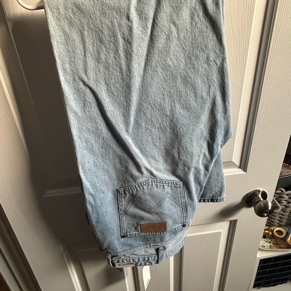 Wrangler Denim Bonnie Loose Flare Jeans Urban Outfitters NWT - Picture 5 of 6